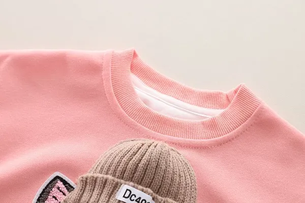 Cat_applique_kids’_sweatshirt_and_jogger_set