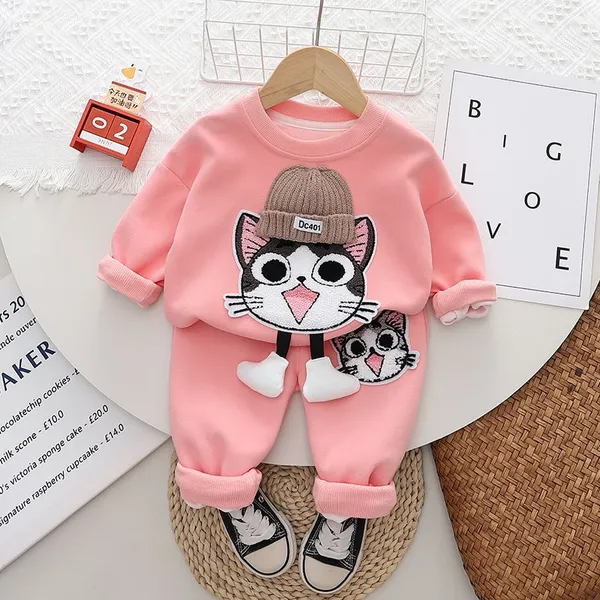 Cat_applique_kids’_sweatshirt_and_jogger_set