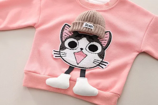 Cat_applique_kids’_sweatshirt_and_jogger_set
