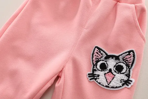 Cat_applique_kids’_sweatshirt_and_jogger_set
