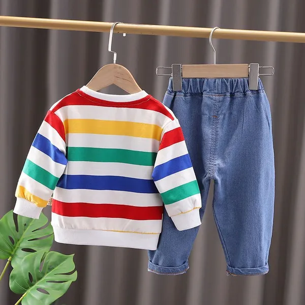 Multicolor_T_Shirt_with_Denims