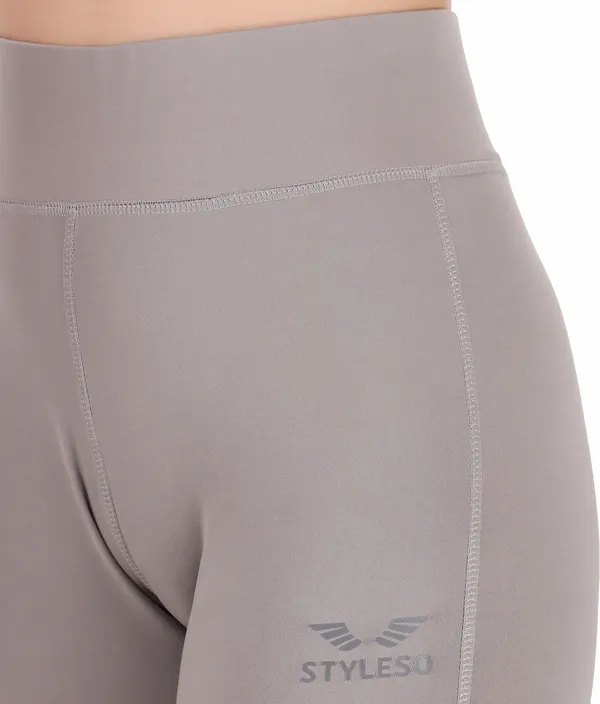 Grey_Lycra_Blend_Capri_For_Women