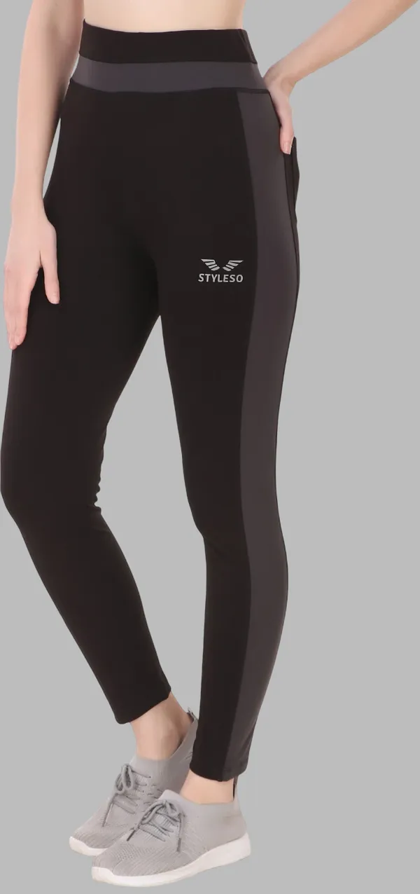 Black_Lycra_Blend_Striped_Jegging_For_Women