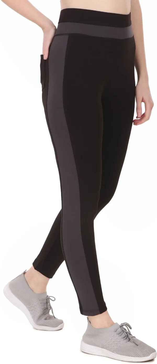 Black_Lycra_Blend_Striped_Jegging_For_Women