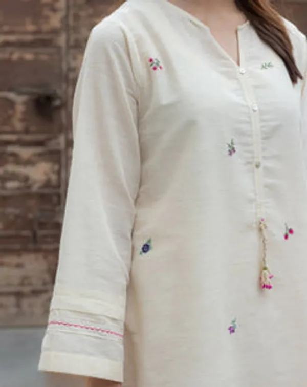 Off_White_Cotton_Embroidered_Kurta_Pant_Set_For_Women