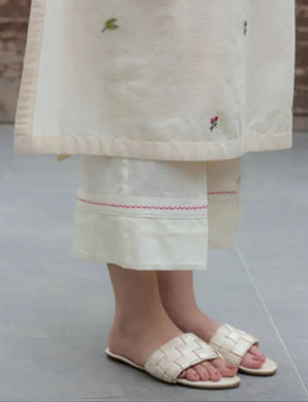 Off_White_Cotton_Embroidered_Kurta_Pant_Set_For_Women