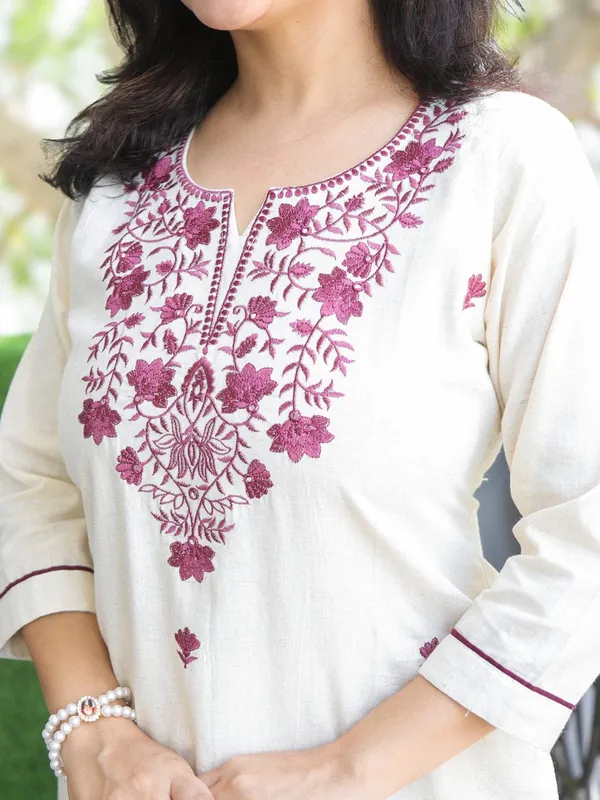 Cream_White_Cotton_Rose_Thread_Embroidery_Kurti_For_Women