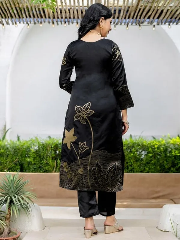 Black_Color_Art_Silk_Women_Kurti_With_Dupatta_&_Bottomwear