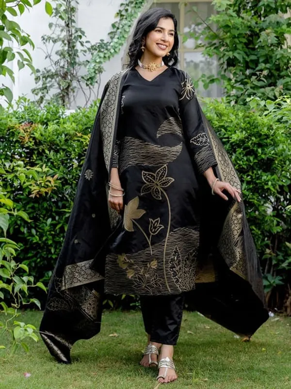 Black_Color_Art_Silk_Women_Kurti_With_Dupatta_&_Bottomwear