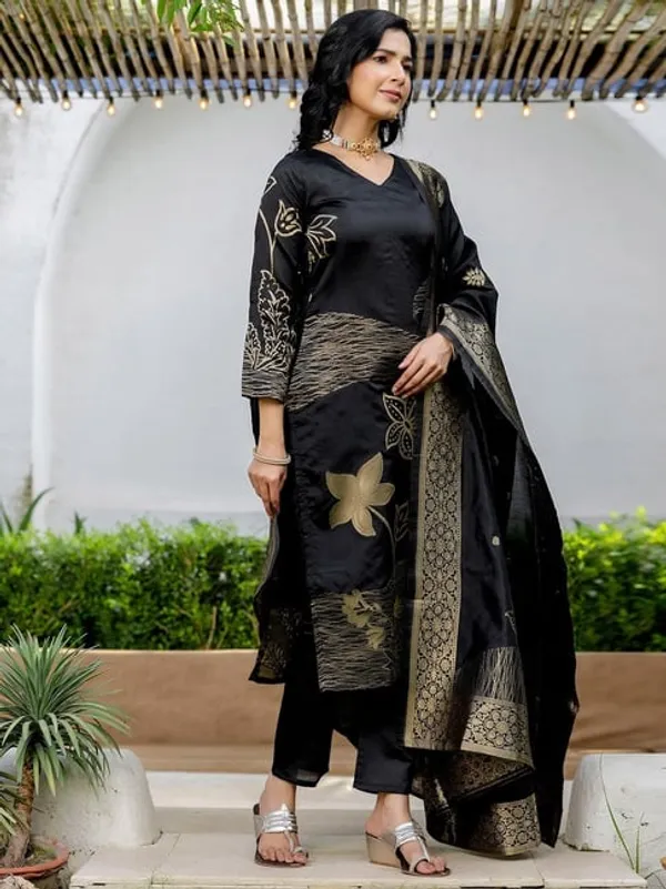 Black_Color_Art_Silk_Women_Kurti_With_Dupatta_&_Bottomwear