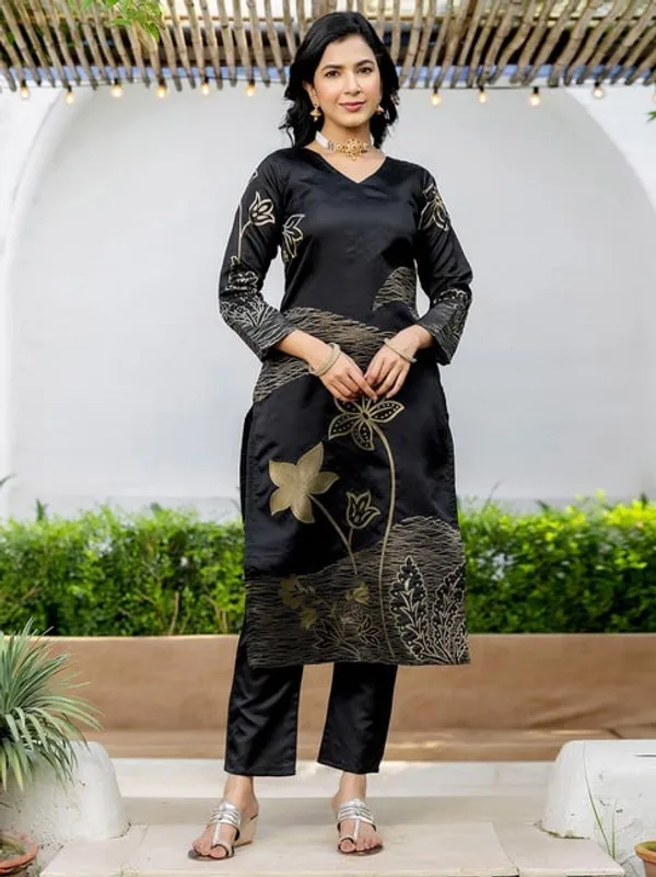 Black_Color_Art_Silk_Women_Kurti_With_Dupatta_&_Bottomwear