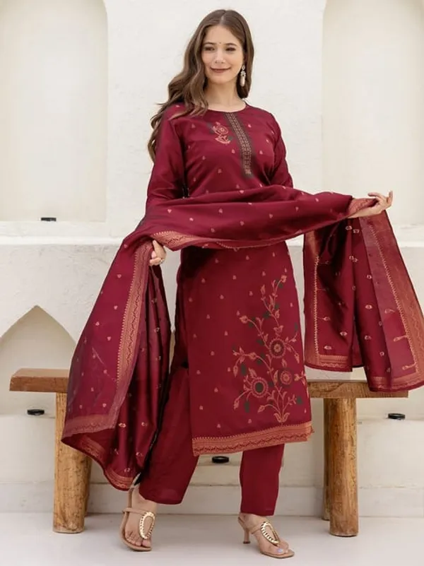 Maroon_Color_Art_Silk_Women_Kurti_With_Dupatta_&_Bottomwear