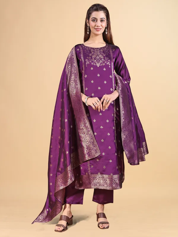 Purple_Silk_Jequrd_Three-Quarter_Sleeves_Mirror_Work_Kurta_Set_With_Dupatta