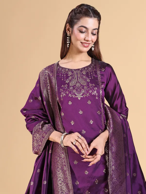 Purple_Silk_Jequrd_Three-Quarter_Sleeves_Mirror_Work_Kurta_Set_With_Dupatta
