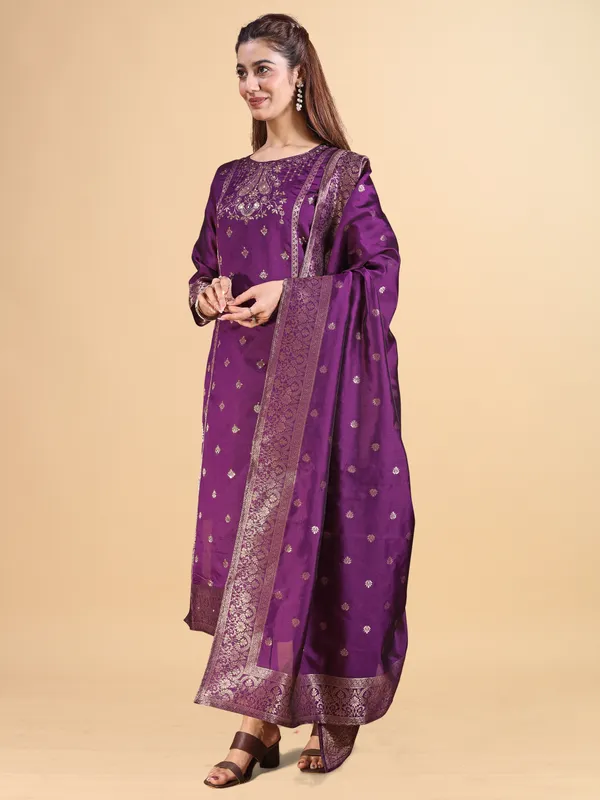 Purple_Silk_Jequrd_Three-Quarter_Sleeves_Mirror_Work_Kurta_Set_With_Dupatta