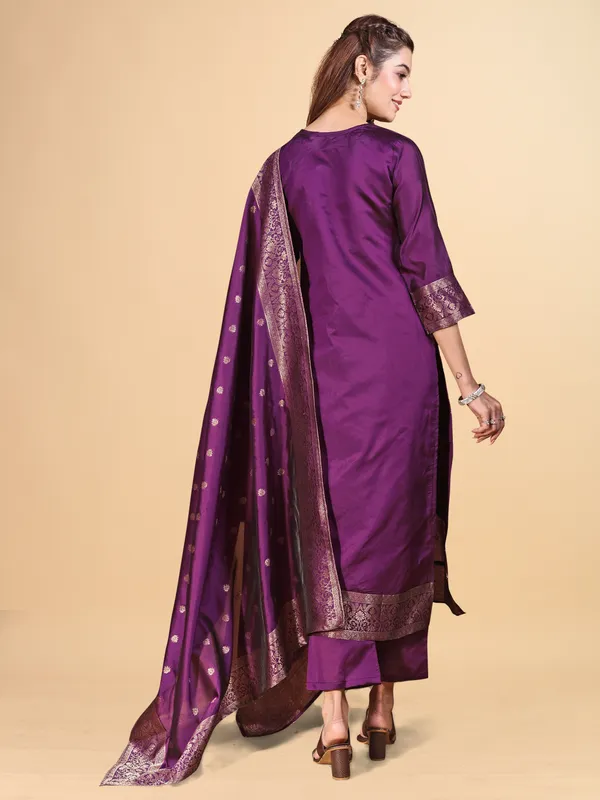 Purple_Silk_Jequrd_Three-Quarter_Sleeves_Mirror_Work_Kurta_Set_With_Dupatta