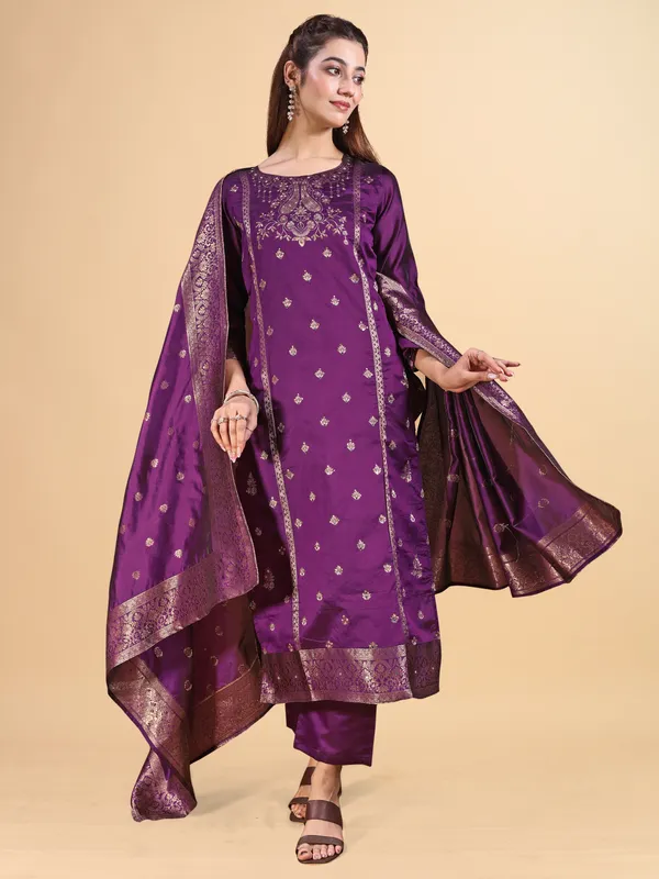 Purple_Silk_Jequrd_Three-Quarter_Sleeves_Mirror_Work_Kurta_Set_With_Dupatta