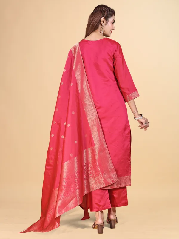 Red_Silk_Jequrd_Three-Quarter_Sleeves_Mirror_Work_Kurta_Set_With_Dupatta
