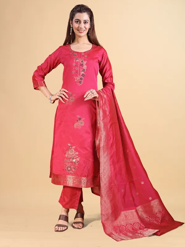 Red_Silk_Jequrd_Three-Quarter_Sleeves_Mirror_Work_Kurta_Set_With_Dupatta