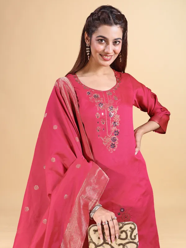 Red_Silk_Jequrd_Three-Quarter_Sleeves_Mirror_Work_Kurta_Set_With_Dupatta