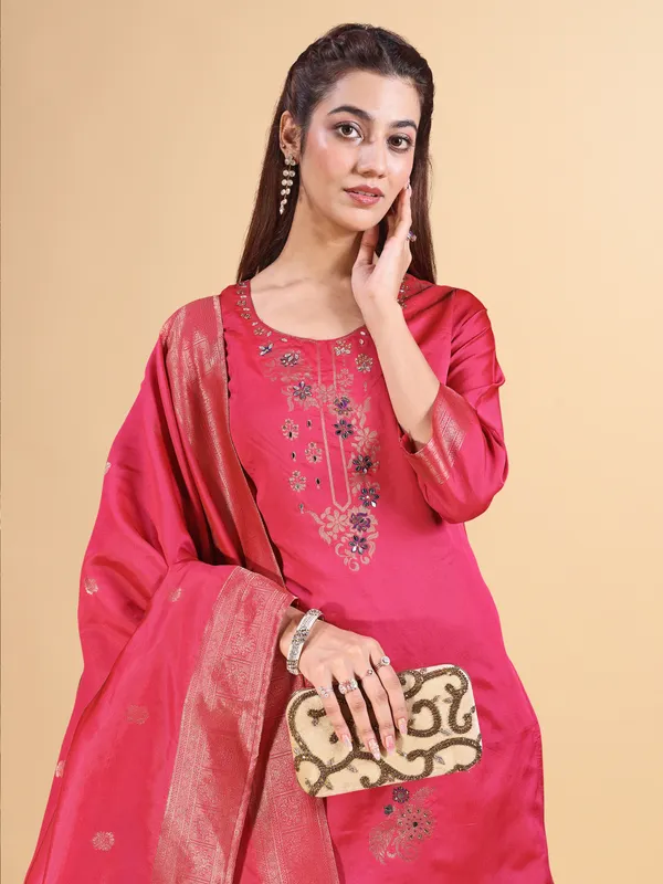 Red_Silk_Jequrd_Three-Quarter_Sleeves_Mirror_Work_Kurta_Set_With_Dupatta