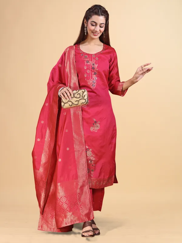 Red_Silk_Jequrd_Three-Quarter_Sleeves_Mirror_Work_Kurta_Set_With_Dupatta