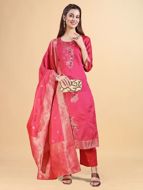 Red_Silk_Jequrd_Three-Quarter_Sleeves_Mirror_Work_Kurta_Set_With_Dupatta