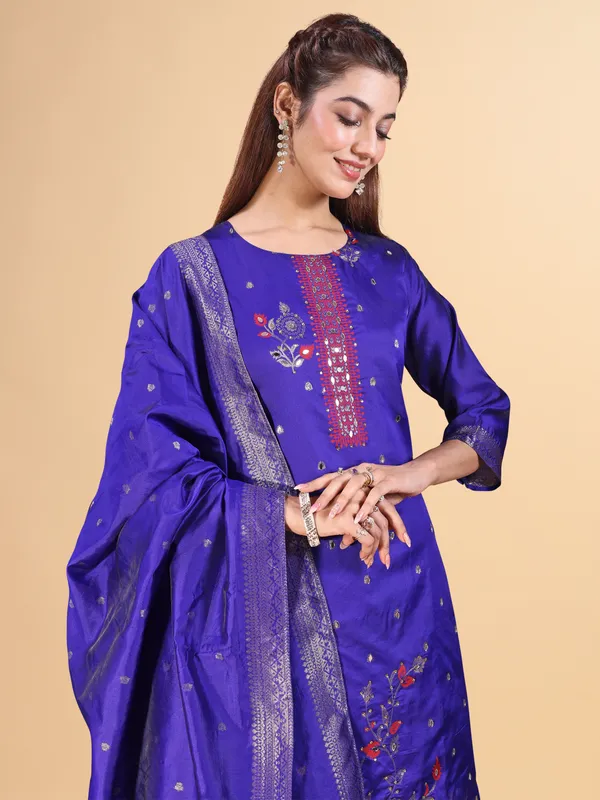 Royal_Blue_Silk_Jequrd_Three-Quarter_Sleeves_Mirror_Work_Kurta_Set_With_Dupatta