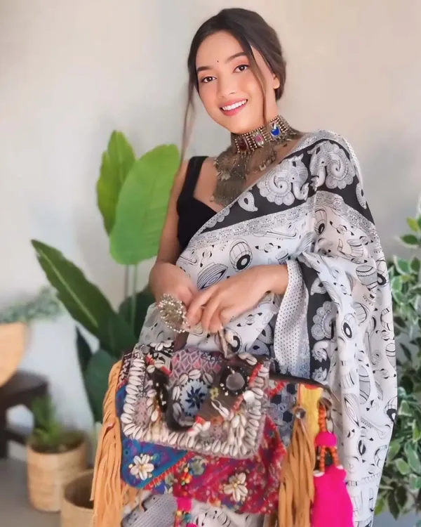 Grey_Color_1-Minute_Ready_To_Wear_Georgette_Saree_With_Blouse_Piece
