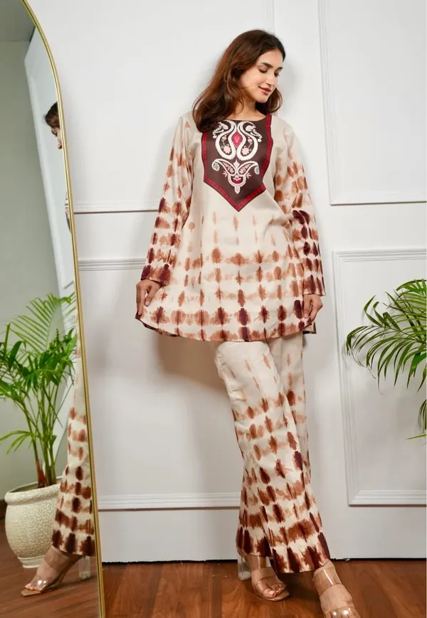 1_Min_Ready_To_Wear_Imported_Georgette_Bandhej_Saree_With_Heavy_Blouse