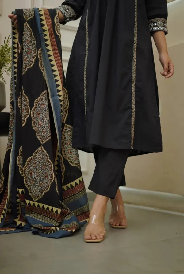 One_Minute_Ready_To_Wear_Yellow_Blossom_Pure_Soft_Georgette_Silk_Saree