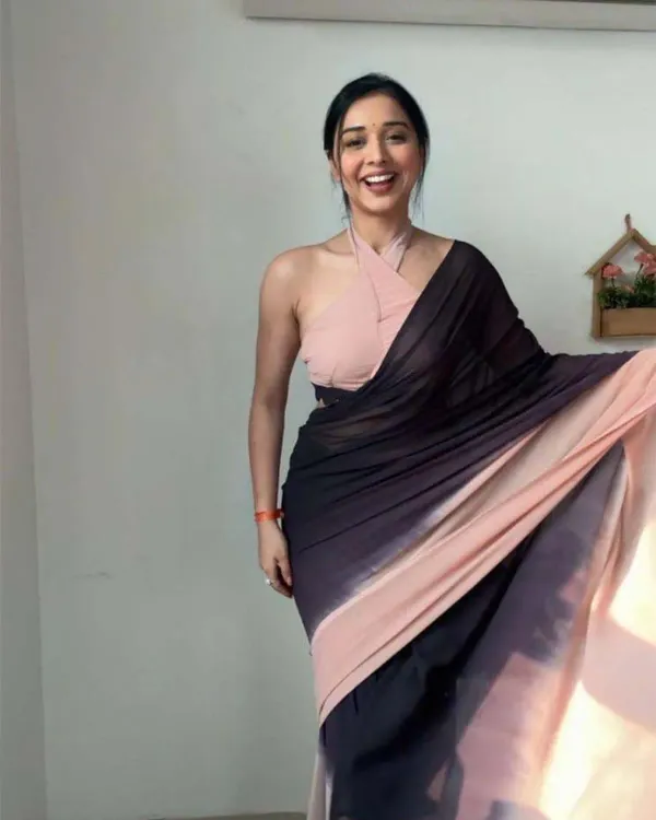 Enthralling_1-Minute_Ready_To_Wear_Black_And_Peach_Georgette_Saree