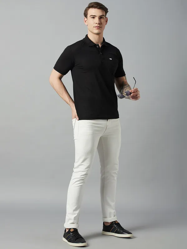 Black_Cotton_Blend_Solid_T-Shirt_For_Men