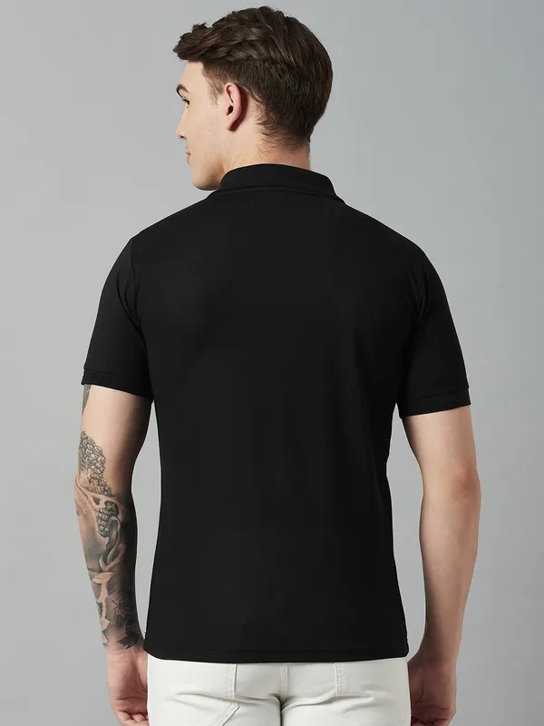 Black_Cotton_Blend_Solid_T-Shirt_For_Men