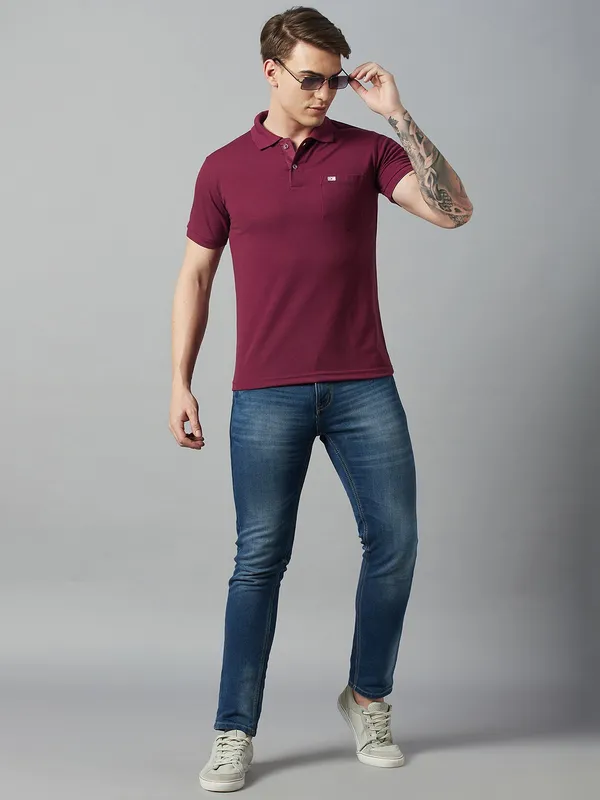 Maroon_Cotton_Blend_Solid_T-Shirt_For_Men