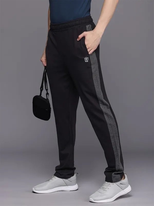 Black_Cotton_Blend_Solid_Track_Pant_For_Men