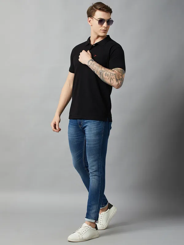 Black_Cotton_Blend_Solid_T-Shirt_For_Men