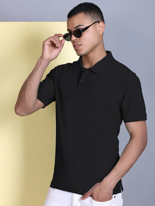 Black_Polyester_Solid_T-Shirt_For_Men