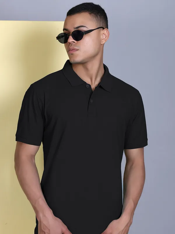Black_Polyester_Solid_T-Shirt_For_Men