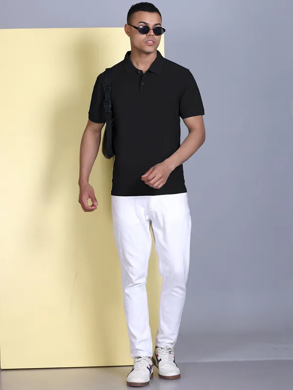 Black_Polyester_Solid_T-Shirt_For_Men