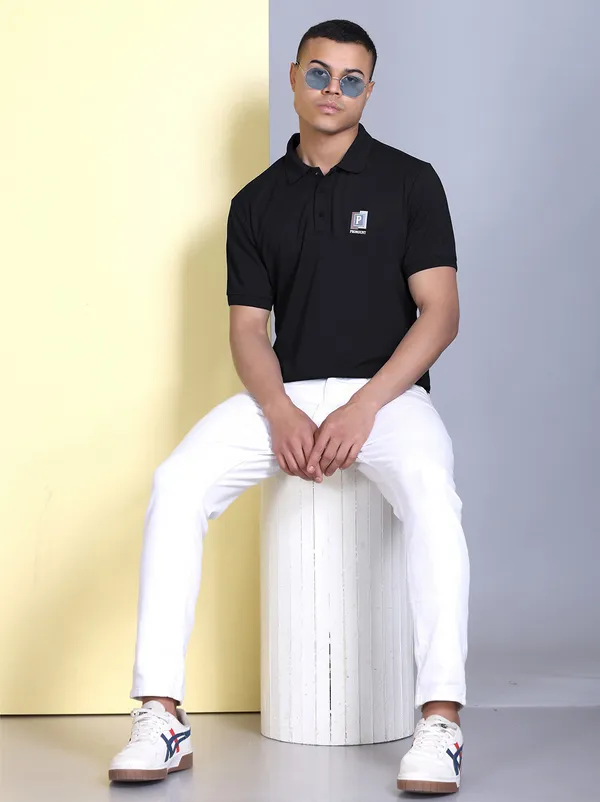 Black_Polyester_Solid_T-Shirt_For_Men