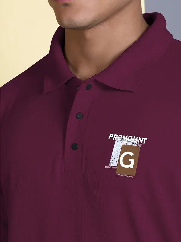 Maroon_Polyester_Solid_T-Shirt_For_Men