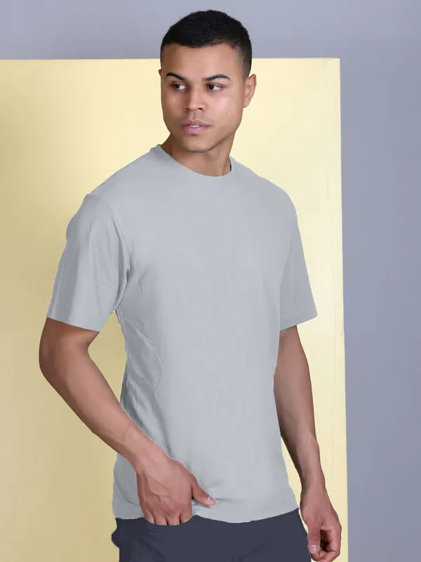 Grey_Polyester_Solid_T-Shirt_For_Men