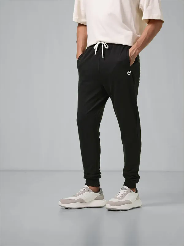 Black_Cotton_Blend_Solid_Track_Pant_For_Men