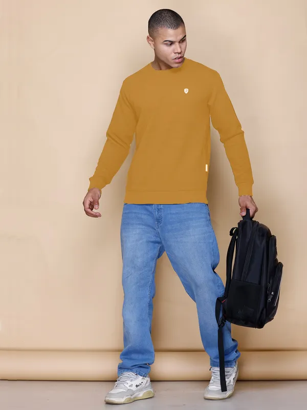 Yellow_Cotton_Blend_Solid_Full_Sleeve_Round_Neck_Sweatshirt_For_Men