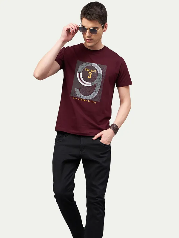 Maroon_Cotton_Blend_Printed_T-Shirt_For_Men