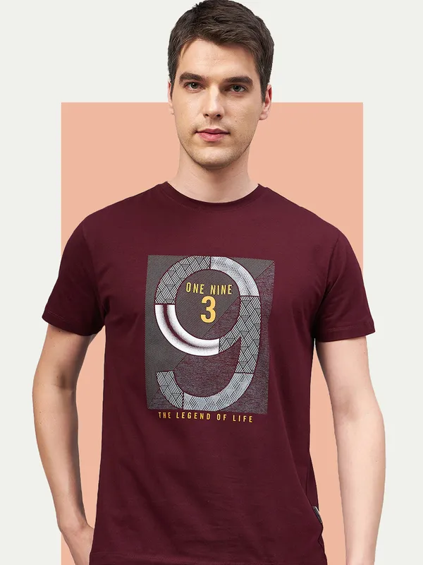 Maroon_Cotton_Blend_Printed_T-Shirt_For_Men