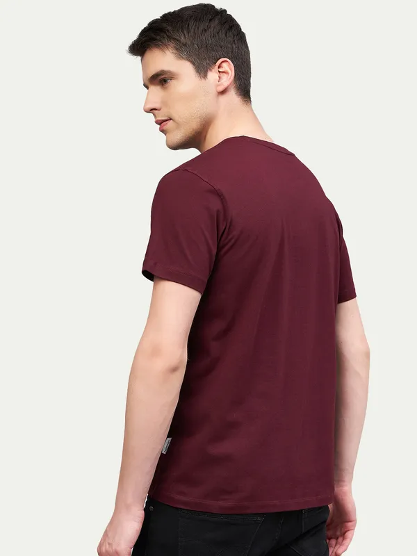 Maroon_Cotton_Blend_Printed_T-Shirt_For_Men