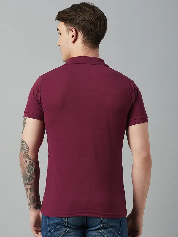 Maroon_Cotton_Blend_Solid_T-Shirt_For_Men