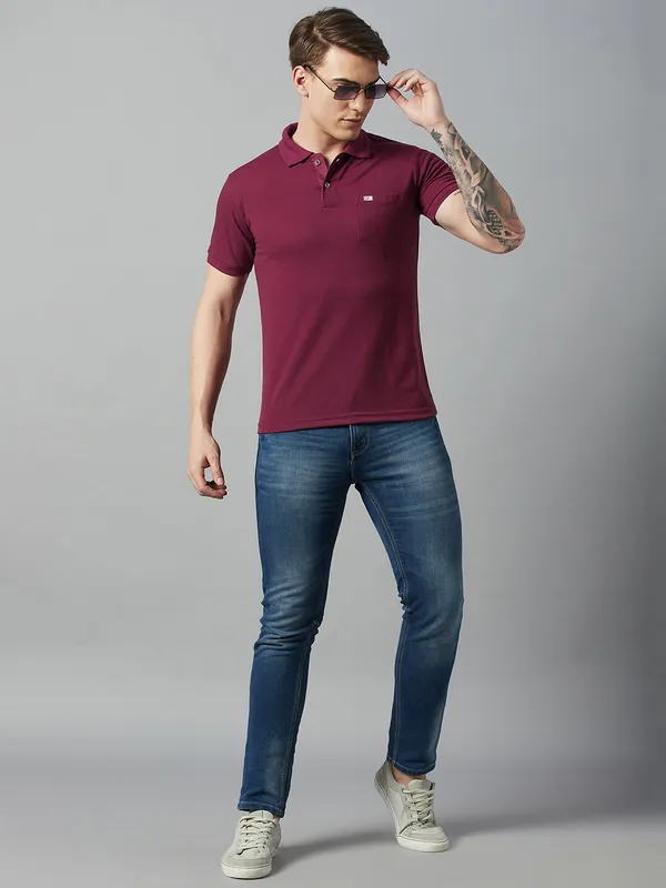 Maroon_Cotton_Blend_Solid_T-Shirt_For_Men